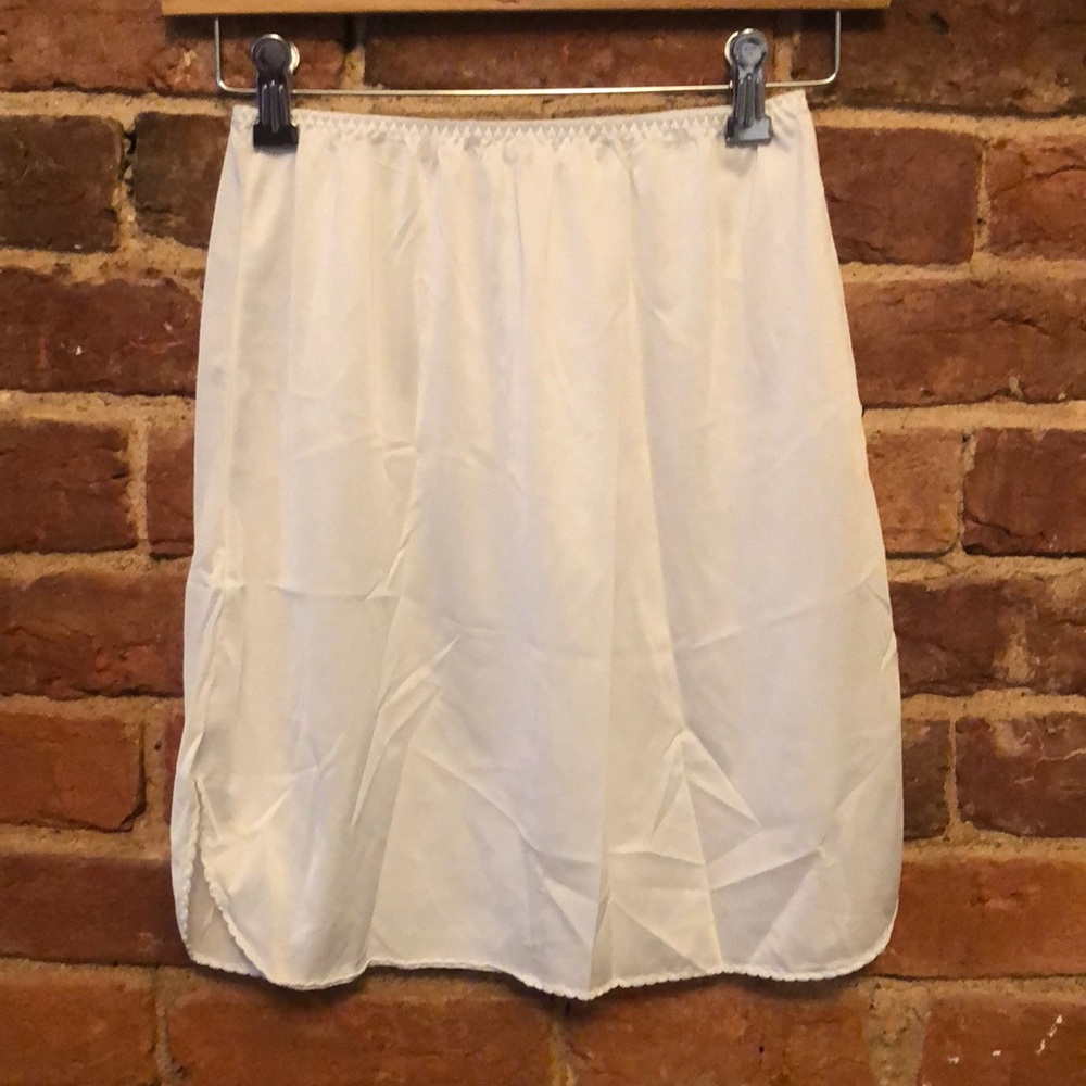 18” Vanity Fair White Half Slip